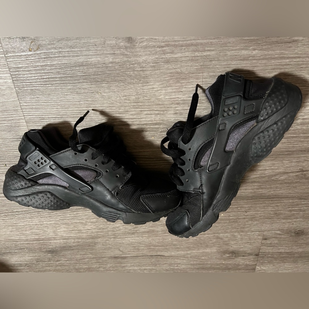 All Black Nike Huaraches